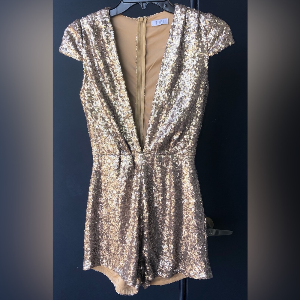 TOBI Glittering Gold Sequin Romper Size XS V- Neck ,Back Zipper,100%Polyamide. - Picture 11 of 14